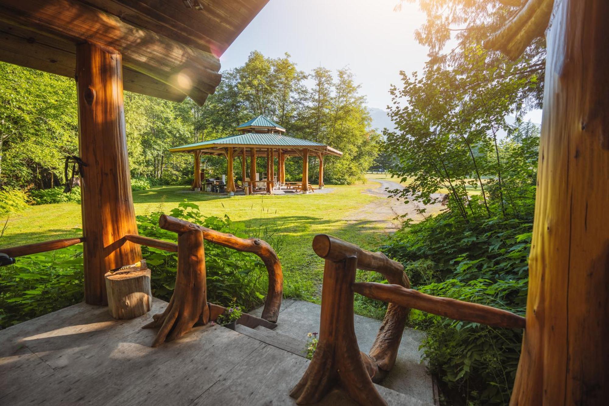 Hagensborg Bella Coola Grizzly Tours And Resort מראה חיצוני תמונה