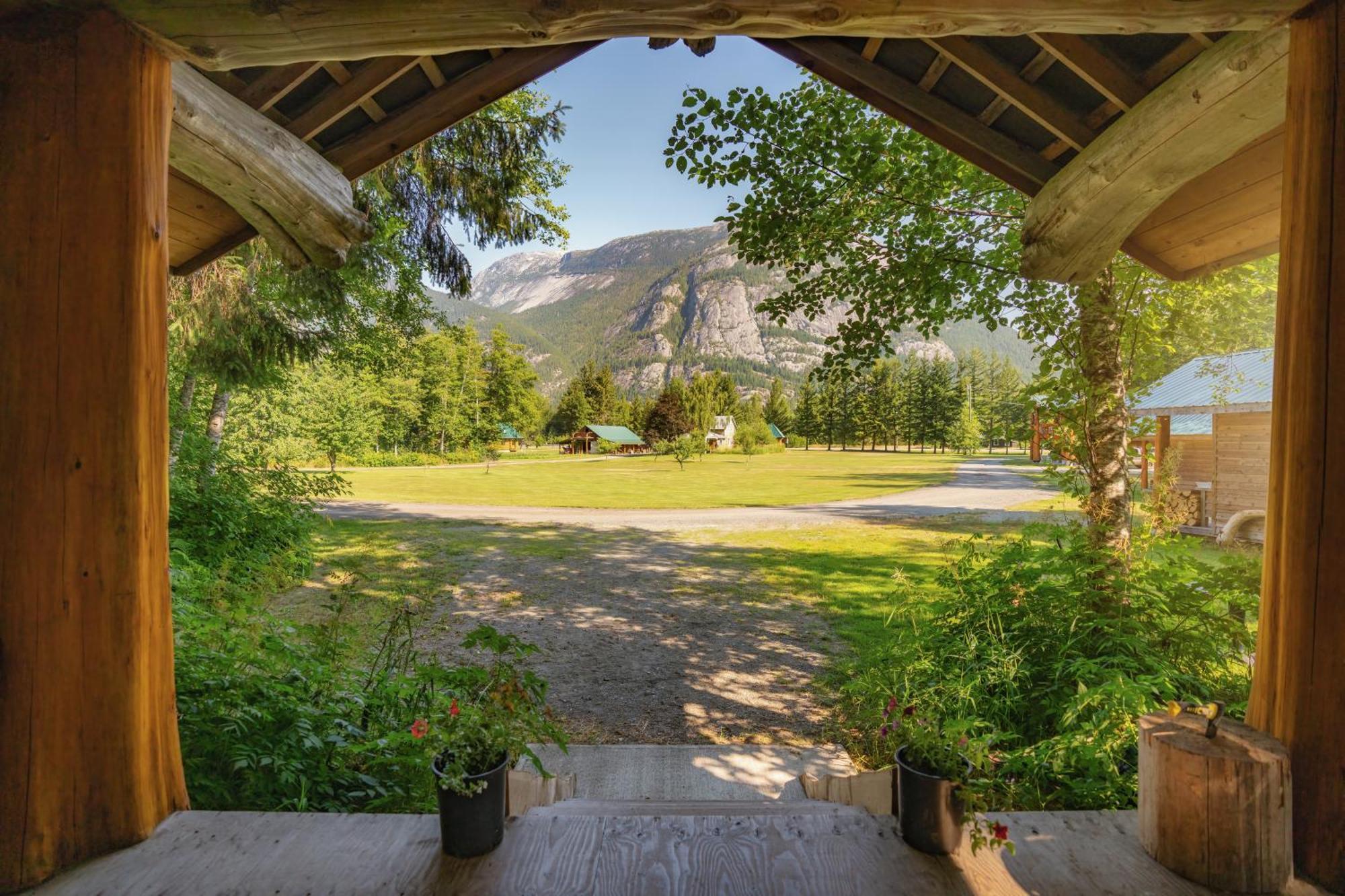 Hagensborg Bella Coola Grizzly Tours And Resort מראה חיצוני תמונה